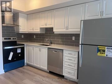 Richmond Hill (Mill Pond) townhouse for rent - A kitchen with white cabinets and a black dishwasher.