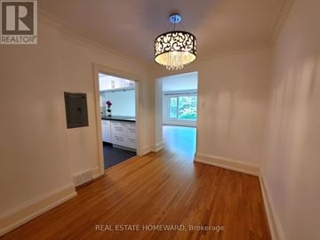 Toronto (The Beaches) triplex for rent - MAIN FLOOR - 21 LOVE CRESCENT Main Floor