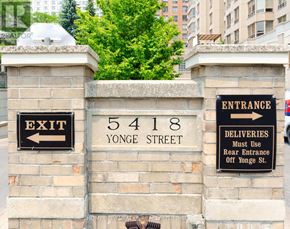 Toronto (Willowdale West) condo for rent - A sign on a wall indicates the entrance to Yonge Street and the exit.