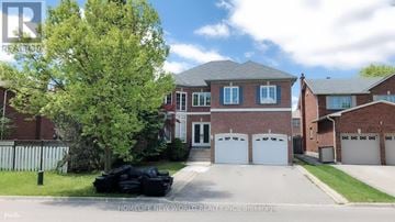 Richmond Hill (Devonsleigh) apartment for rent - A large brick house with a white garage door is for sale.