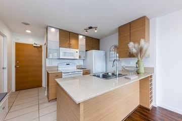Vancouver apartment for rent - 2002 928 Homer St