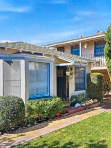San Diego apartment for rent - A house with a blue window and a red door.