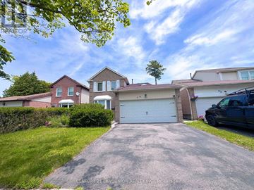 Toronto (Milliken) apartment for rent - A residential area with houses and a parked car.