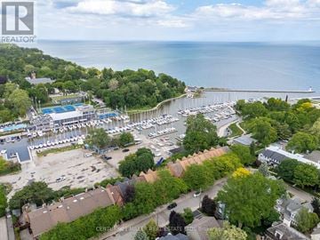 Oakville (Co Central) townhouse for rent - A bird's eye view of a marina with boats and yachts.