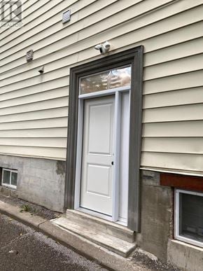 Toronto (Moss Park) triplex for rent - UNIT B - 92 SEATON STREET Unit B
