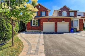 Oakville (Wc Wedgewood Creek) apartment for rent - A house with a driveway and garage doors is for sale.