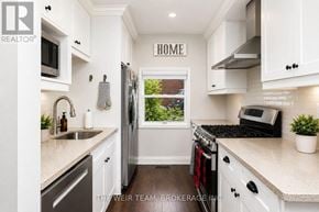Toronto (Greenwood-Coxwell) townhouse for rent - 42 TORBRICK ROAD