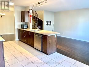 Ottawa townhouse for rent - A kitchen with a refrigerator, oven, and microwave.
