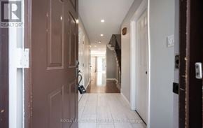 Milton (Dp Dorset Park) townhouse for rent - A hallway with a sign that says "REALTOR" on the left side.
