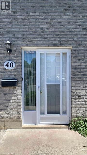 Woodstock townhouse for rent - A grey door with a glass window and a number 40 on the wall.