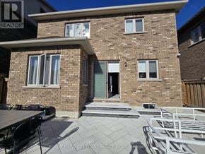 Bradford West Gwillimbury (Bradford) apartment for rent - A brick house with a patio and chairs in front.