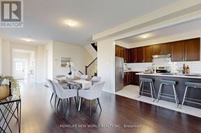 Cavan Monaghan (Cavan Twp) townhouse for rent - A modern kitchen with a dining table and chairs.