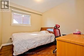 Toronto (Bendale) apartment for rent - A bedroom with a bed, desk, and chair.