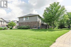 London North (North B) townhouse for rent - A house with a lawn in front of it.