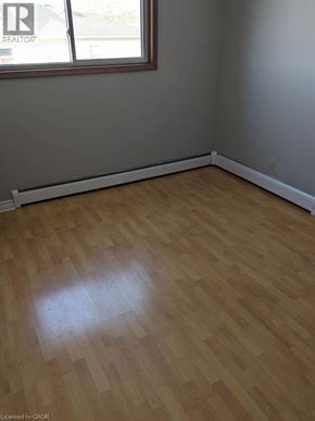 Cambridge apartment for rent - A room with wooden flooring and a window.