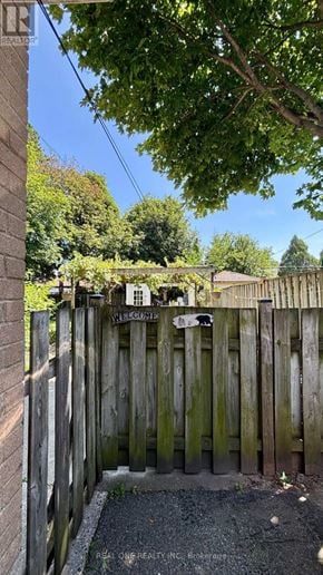 Richmond Hill (Crosby) apartment for rent - A wooden fence with a sign that reads "Welcome" on it.