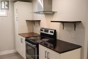 London North (North N) apartment for rent - A kitchen with a stove and oven on a counter.