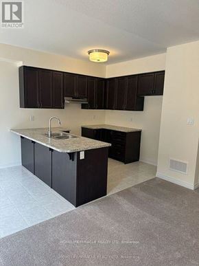 Brantford townhouse for rent - 12 DENNIS AVENUE