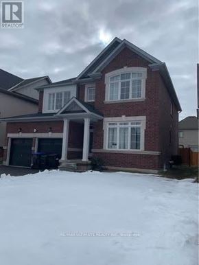 Collingwood apartment for rent - A house with a snow-covered front yard.