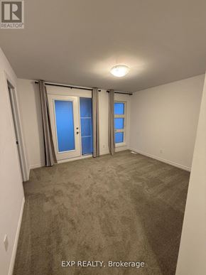 Welland (N. Welland) apartment for rent - A room with a carpeted floor and a sliding door.