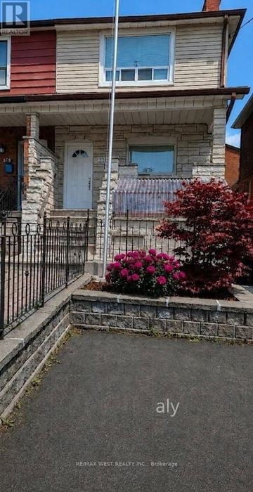 Toronto (Corso Italia-Davenport) apartment for rent - UPPER - 321 CALEDONIA ROAD upper