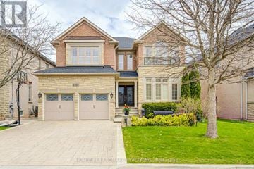 Oakville (Jc Joshua Creek) apartment for rent - A large, well-maintained house with a brick facade and a large driveway.