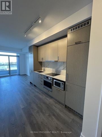 Vaughan (Vaughan Corporate Centre) condo for rent - 616 - 60 HONEYCRISP CRESCENT 616