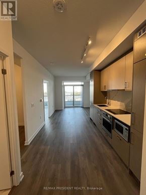 Vaughan (Vaughan Corporate Centre) condo for rent - 616 - 60 HONEYCRISP CRESCENT 616
