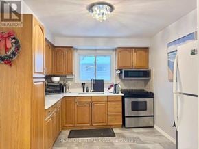 Mississauga (Mississauga Valleys) townhouse for rent - A kitchen with wooden cabinets and a wreath on the door.