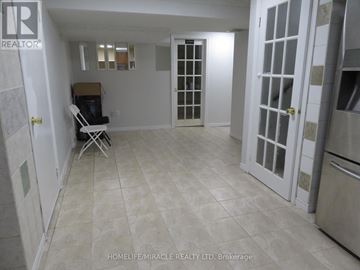 Richmond Hill (Devonsleigh) apartment for rent - A kitchen area with a refrigerator, sink, and a dining table with chairs.