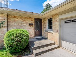 Toronto (Stonegate-Queensway) apartment for rent - 44 SAYBROOK AVENUE