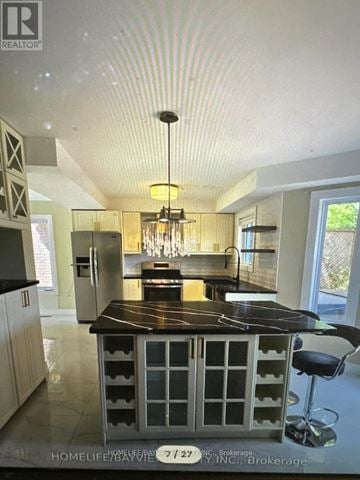 Richmond Hill (Oak Ridges) apartment for rent - 176 HUMBERLAND DRIVE