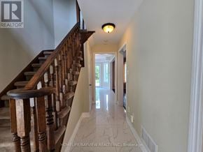 Richmond Hill (Oak Ridges) apartment for rent - 176 HUMBERLAND DRIVE