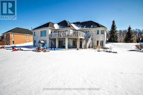 East Gwillimbury (Sharon) apartment for rent - A large house with a balcony and a snow-covered ground.
