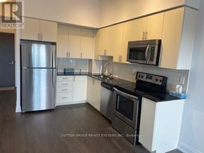 Vaughan (Beverley Glen) condo for rent - A kitchen with a refrigerator, microwave, oven, and sink.