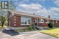 Thorold (Thorold Downtown) apartment for rent - A red brick house with a white door and windows.