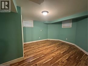 Cambridge apartment for rent - A room with wooden flooring and a light on the ceiling.