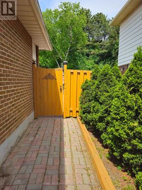 Markham (Royal Orchard) apartment for rent - 32 BLUE SPRUCE LANE