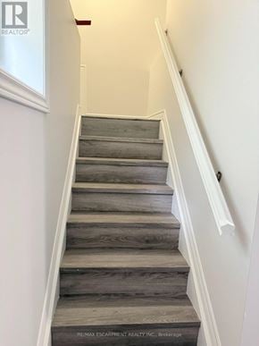 Barrie (Wellington) apartment for rent - A staircase with a wooden tread and white risers.