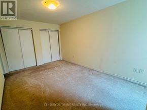 Toronto (Clairlea-Birchmount) townhouse for rent - A room with a carpeted floor and a ceiling light.