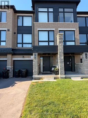 Barrie (Innis-Shore) townhouse for rent - 146 BLUE FOREST CRESCENT