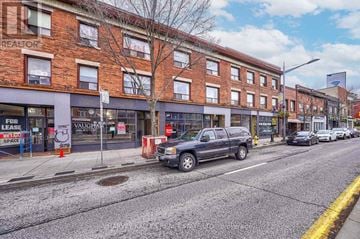 Toronto (Oakwood Village) multi-family for rent - 4 - 1074 ST CLAIR AVENUE W 4