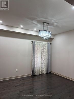 Brampton (Sandringham-Wellington) apartment for rent - A room with a chandelier and curtains.