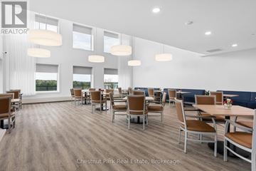 Gravenhurst (Muskoka (S)) house for rent - A modern dining room with wooden floors and furniture.