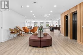 Gravenhurst (Muskoka (S)) house for rent - A modern office space with wooden floors and furniture.