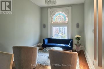 Ottawa townhouse for rent - A living room with a blue couch and a chandelier.
