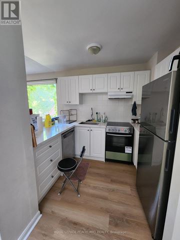 Toronto (University) apartment for rent - A kitchen with a refrigerator, oven, and sink.