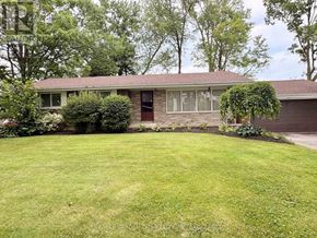 Pelham (Fonthill) apartment for rent - A house with a brown door and a window with white curtains.