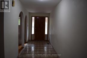 Toronto (L'amoreaux) apartment for rent - A hallway with a tiled floor and arched doorways.