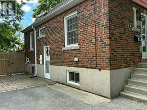 Hamilton (Sunninghill) apartment for rent - A red brick house with a white door and windows.